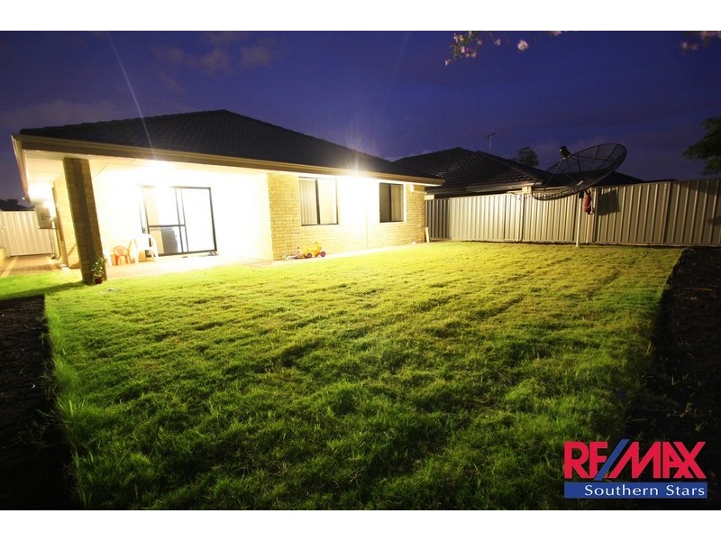 12 Retchford Way, Queens Park WA 6107