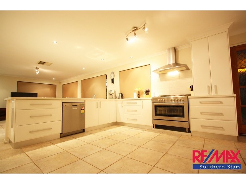 14 Forman Court, Queens Park WA 6107