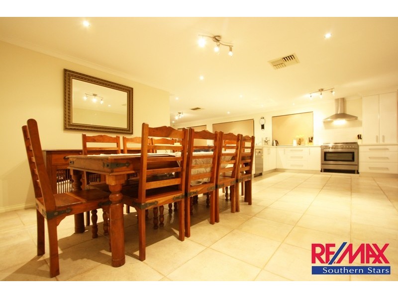 14 Forman Court, Queens Park WA 6107