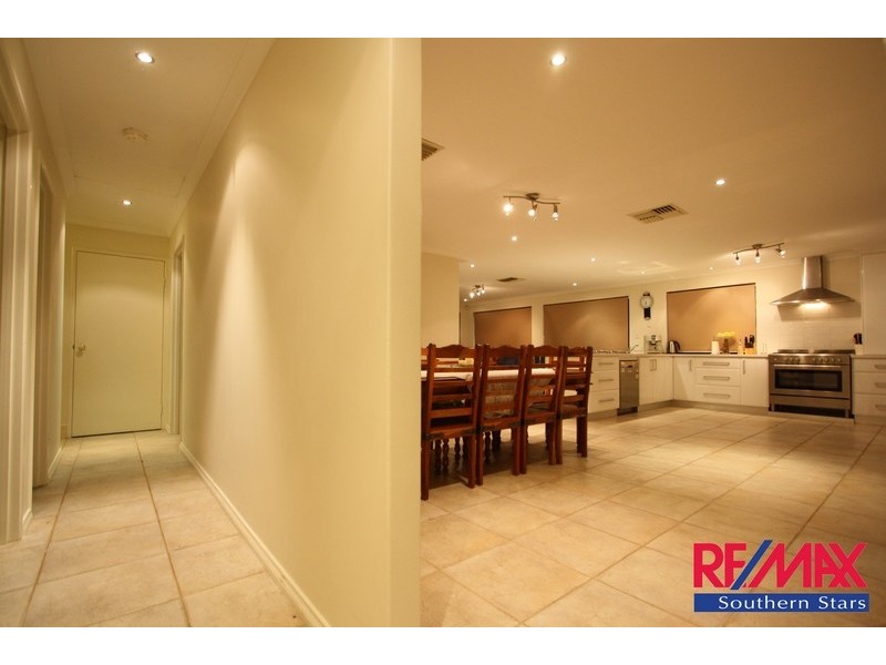 14 Forman Court, Queens Park WA 6107