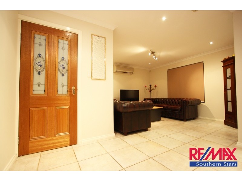 14 Forman Court, Queens Park WA 6107