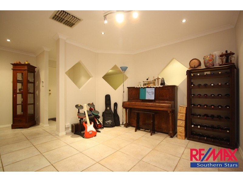 14 Forman Court, Queens Park WA 6107