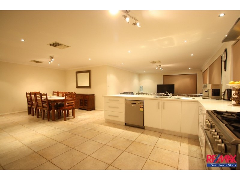 14 Forman Court, Queens Park WA 6107