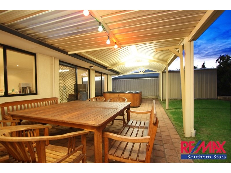 14 Forman Court, Queens Park WA 6107