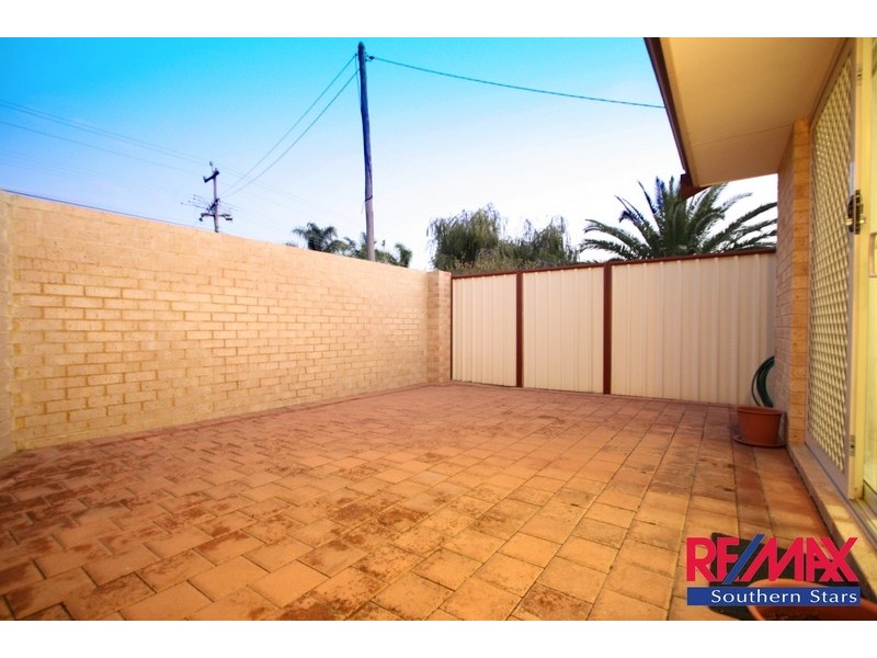 2/278 Wharf Street, Queens Park WA 6107