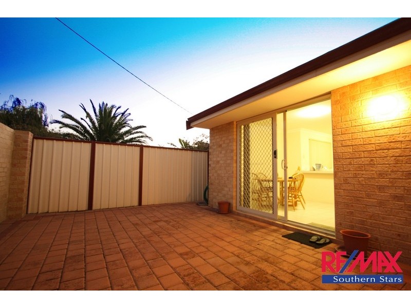 2/278 Wharf Street, Queens Park WA 6107