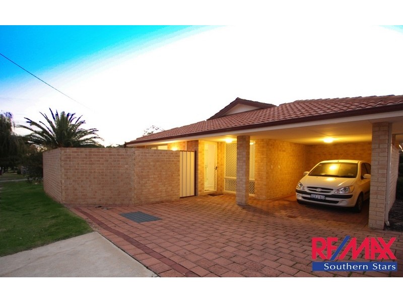 2/278 Wharf Street, Queens Park WA 6107