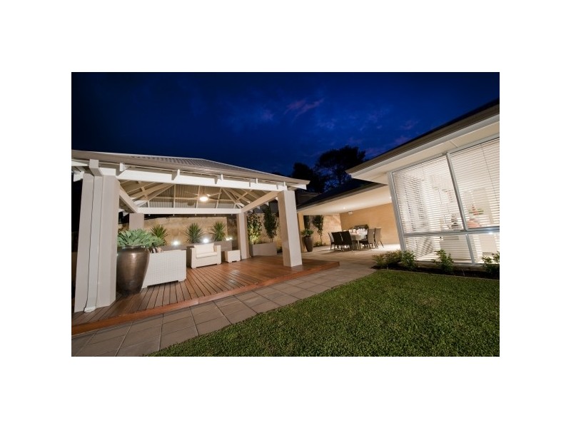 24 Highland Rise, Piara Waters WA 6112