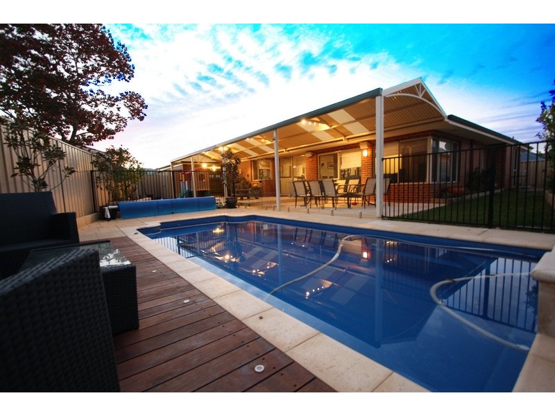 21 Frampton Crescent, Canning Vale WA 6155