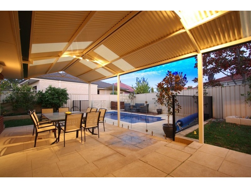 21 Frampton Crescent, Canning Vale WA 6155