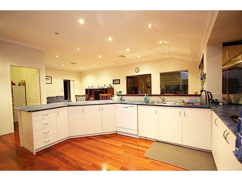21 Frampton Crescent, Canning Vale WA 6155