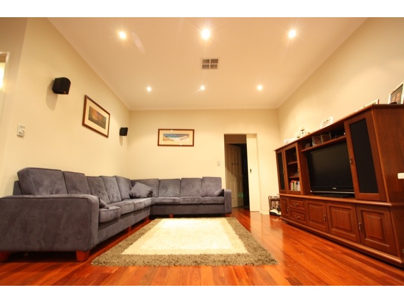 21 Frampton Crescent, Canning Vale WA 6155