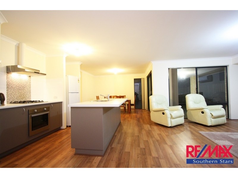 15 Retchford Way, Queens Park WA 6107