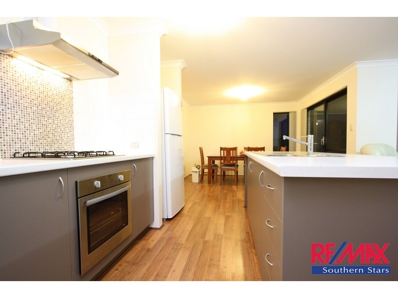 15 Retchford Way, Queens Park WA 6107