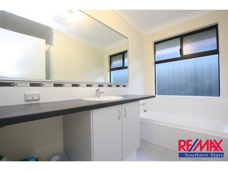 15 Retchford Way, Queens Park WA 6107