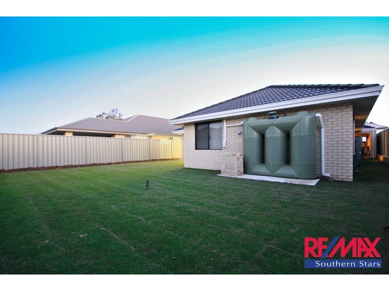 15 Retchford Way, Queens Park WA 6107