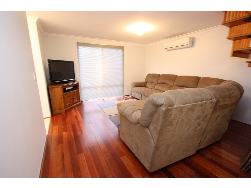 1/2 Ursuline Vista, Queens Park WA 6107