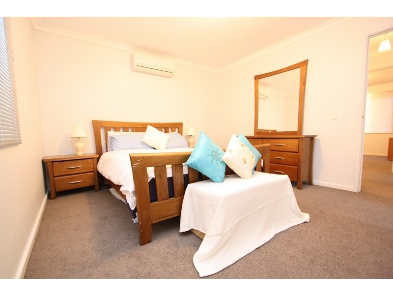 1/2 Ursuline Vista, Queens Park WA 6107