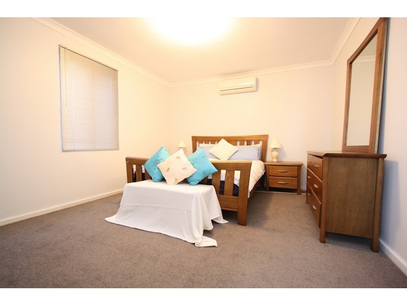 1/2 Ursuline Vista, Queens Park WA 6107