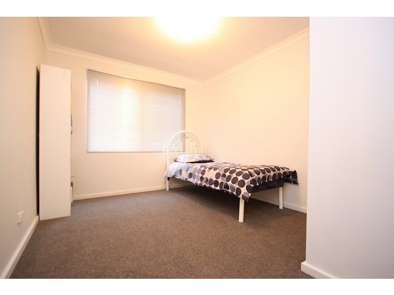 1/2 Ursuline Vista, Queens Park WA 6107