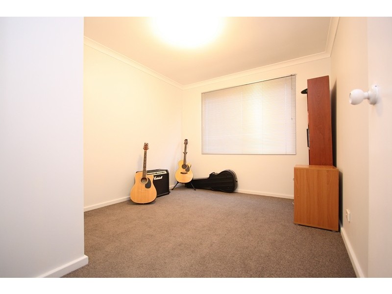 1/2 Ursuline Vista, Queens Park WA 6107