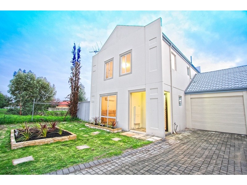 1/2 Ursuline Vista, Queens Park WA 6107