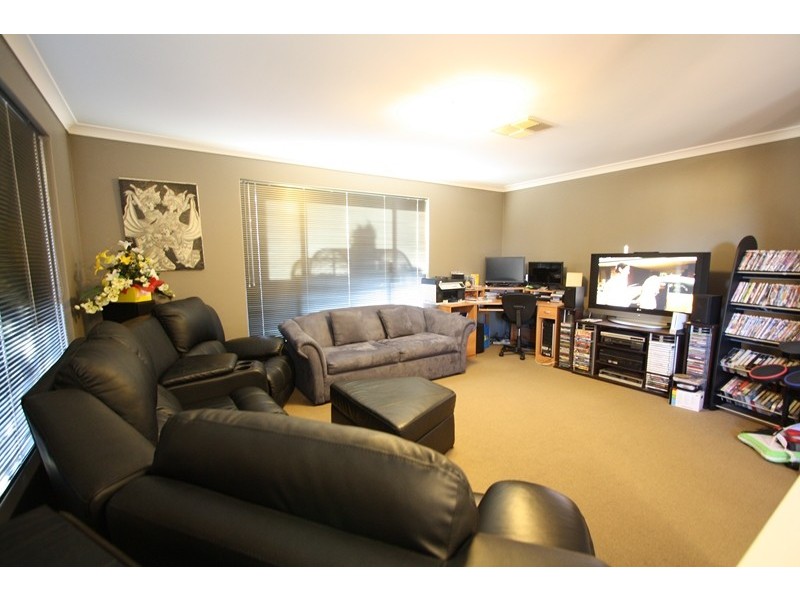 31 Copperback Circle, Huntingdale WA 6110