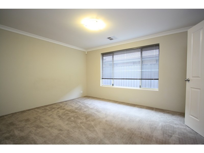 2 Sheldon Street, Piara Waters WA 6112