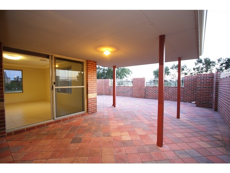 2 Sheldon Street, Piara Waters WA 6112