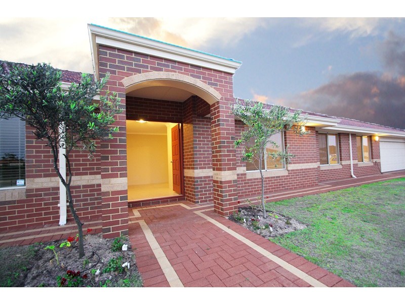 2 Sheldon Street, Piara Waters WA 6112