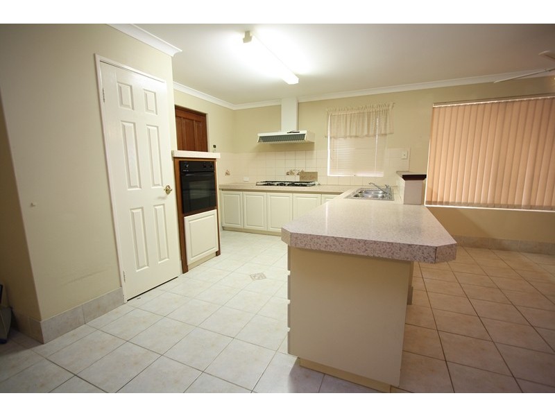 4 Crowlin Gardens, Seville Grove WA 6112