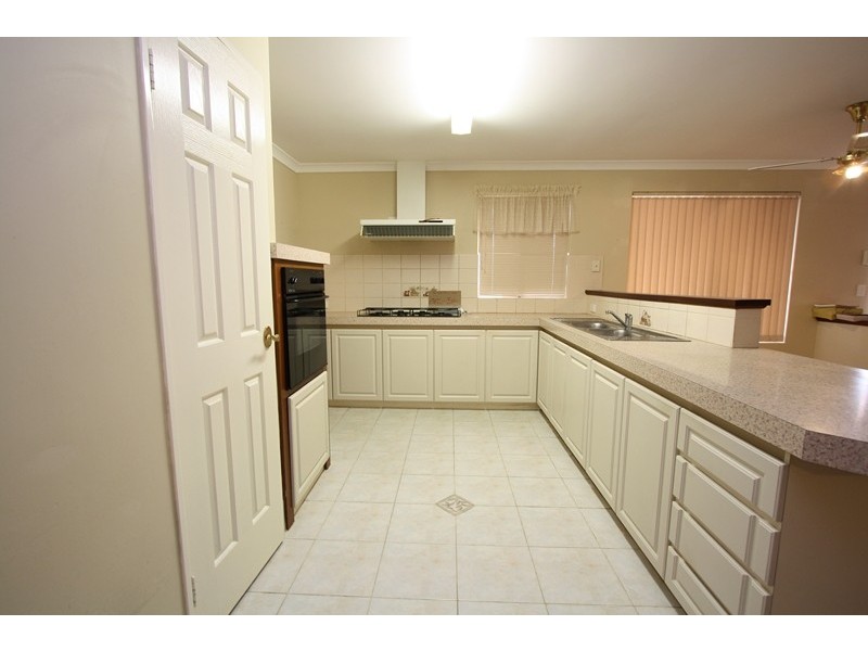 4 Crowlin Gardens, Seville Grove WA 6112