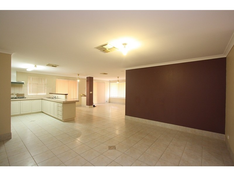 4 Crowlin Gardens, Seville Grove WA 6112