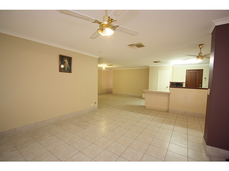 4 Crowlin Gardens, Seville Grove WA 6112