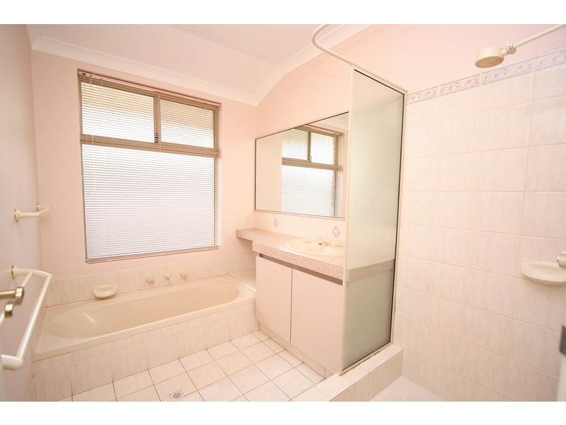 4 Crowlin Gardens, Seville Grove WA 6112