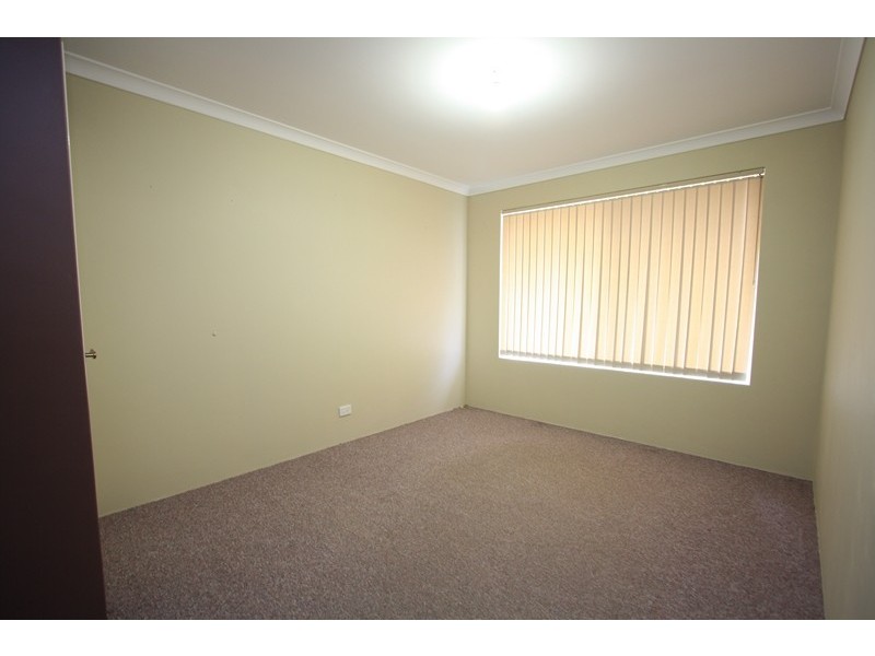 4 Crowlin Gardens, Seville Grove WA 6112