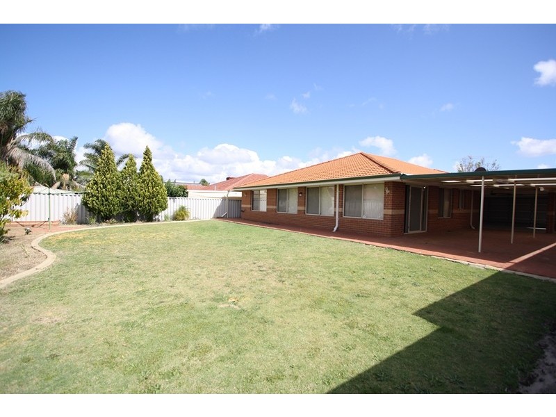 4 Crowlin Gardens, Seville Grove WA 6112