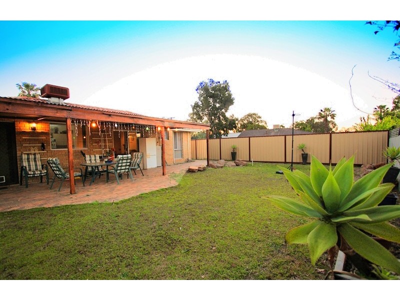 16 Sovereign Place, Forrestfield WA 6058