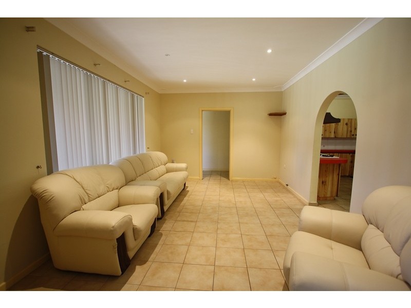 22  Walton Street, Queens Park WA 6107