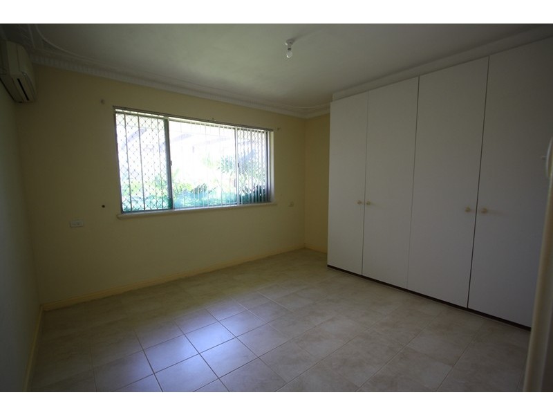 22  Walton Street, Queens Park WA 6107