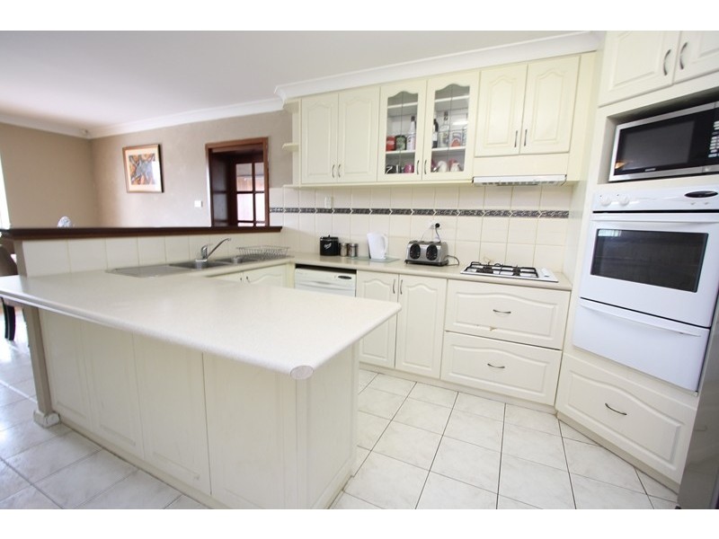 34 Grovelands Drive, Camillo WA 6111