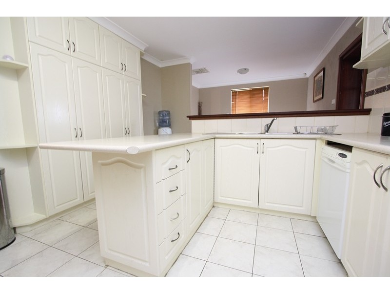 34 Grovelands Drive, Camillo WA 6111