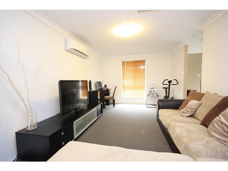 34 Grovelands Drive, Camillo WA 6111