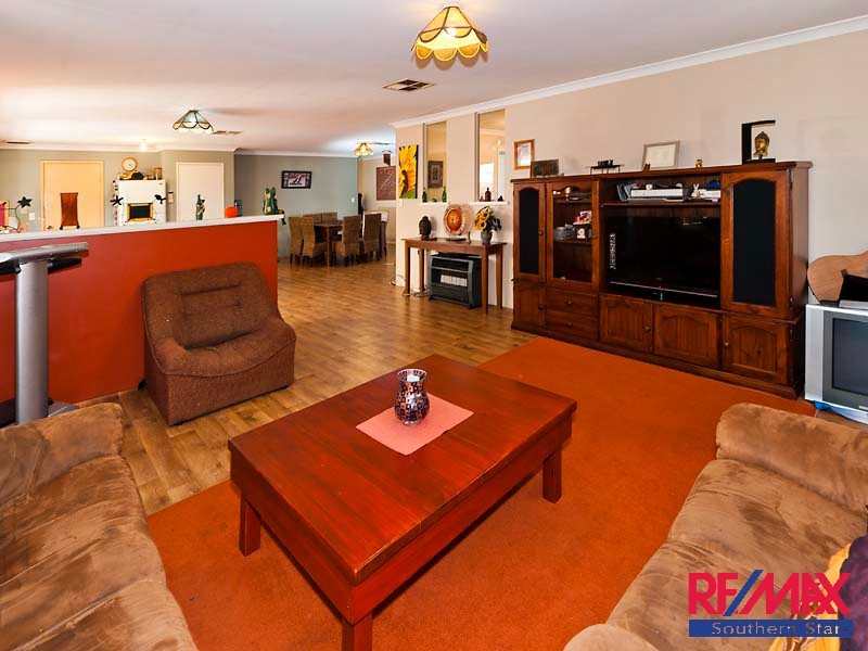 28 SAMUEL LOOP, Canning Vale WA 6155