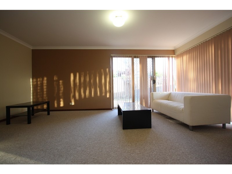 136A Centre Street, Queens Park WA 6107