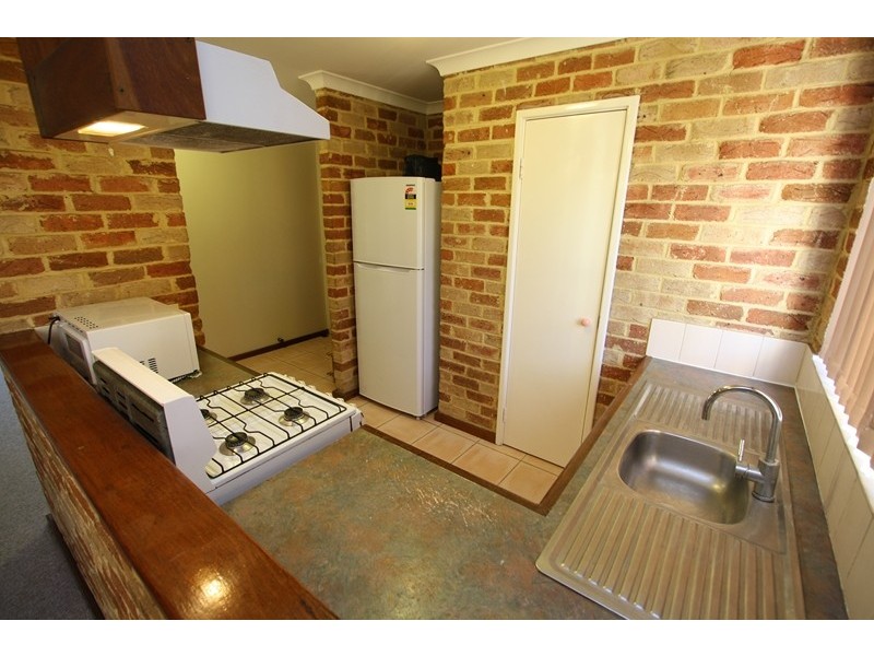 136A Centre Street, Queens Park WA 6107