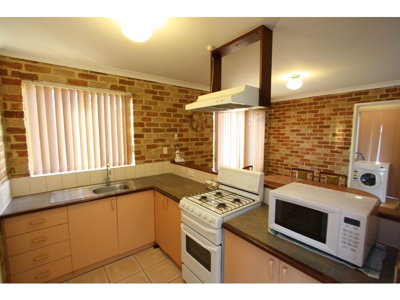 136A Centre Street, Queens Park WA 6107