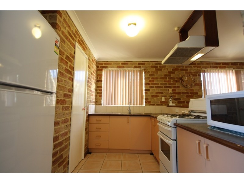 136A Centre Street, Queens Park WA 6107