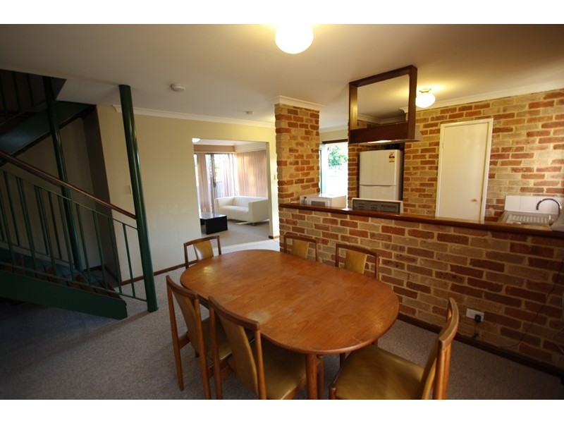 136A Centre Street, Queens Park WA 6107