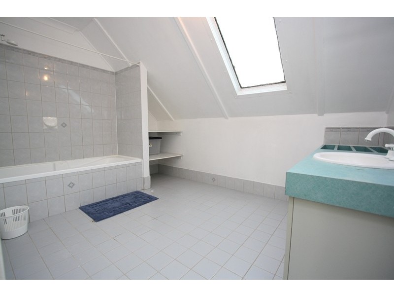 136A Centre Street, Queens Park WA 6107